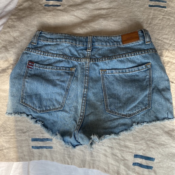 BDG high waisted SHORT shorts - Picture 2 of 2